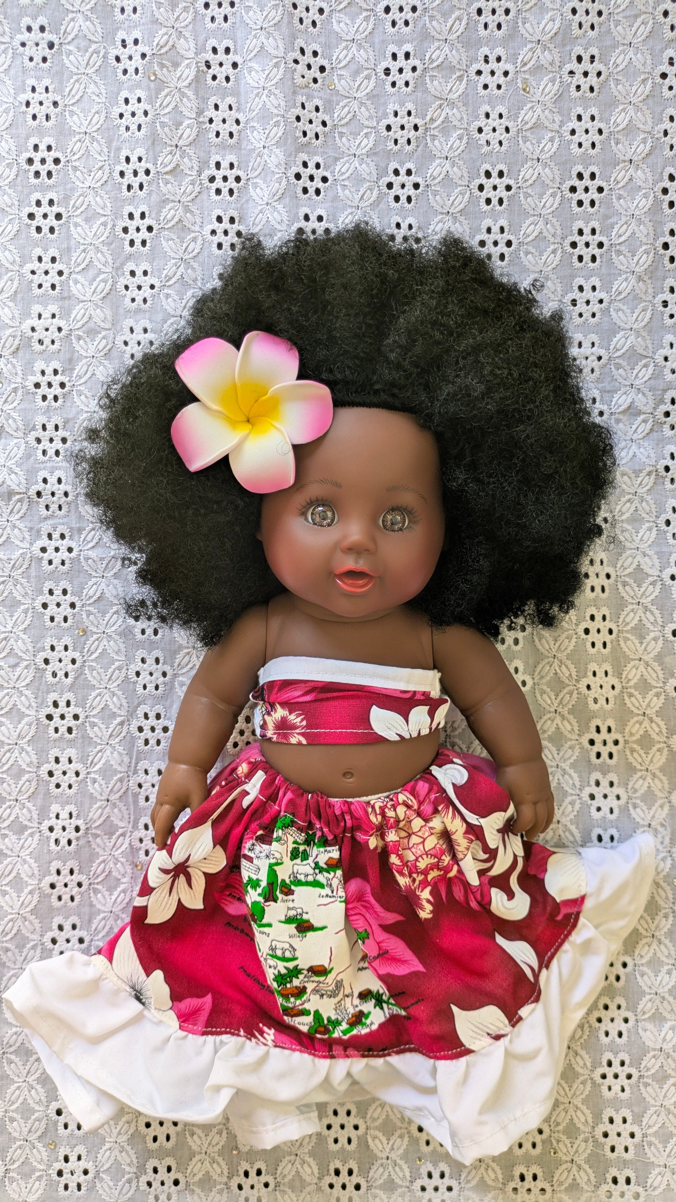LUCY COLIBRI DOLLS (Poupée noire cheveux curly) TENUE MADRAS  ET COIFFE CREOLE